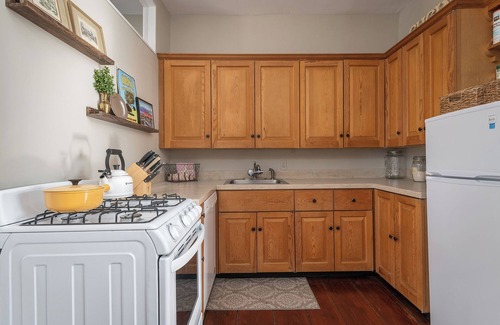 Baltimore House | Step into History: Charming Fells Point Retreat
