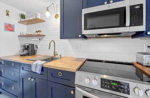 Loveitts Field Apartment | Step right out to the beach! Amazing location 7 min to Portland. Unit 4