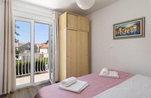 Sipan Island Apartment | Stephanie green island apartments