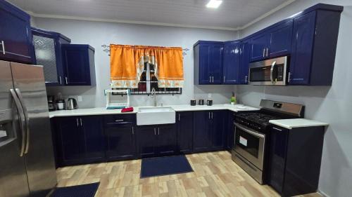 Georgetown Apartment | Stephens Ventures,9 mins from National Stadium, New home with Jacuzzi