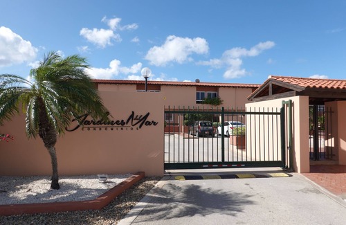 Oranjestad-West Condo | Steps away from beautiful Eagle Beach