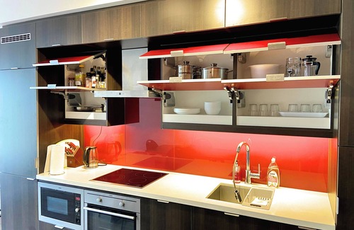 Toronto Entertainment District Apartment | Steps away from CN Tower - Cozy Condo w/Pool and Gym! Perfect Downtown location