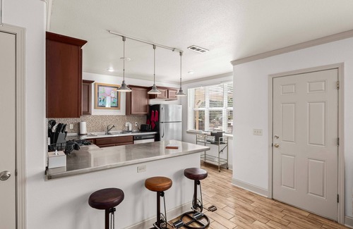 Fayetteville Apartment | Steps away from Dickson, Bright and Open Apartment in historic 1905 home