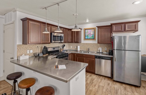 Fayetteville Apartment | Steps away from Dickson, Bright and Open Apartment in historic 1905 home