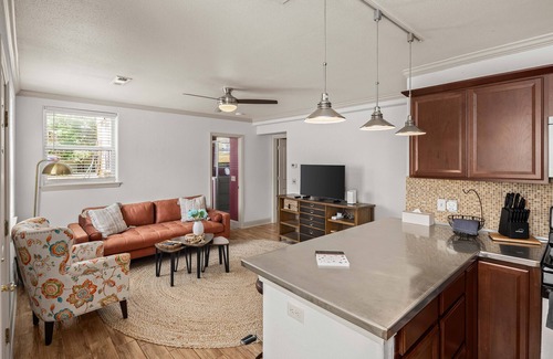 Fayetteville Apartment | Steps away from Dickson, Bright and Open Apartment in historic 1905 home