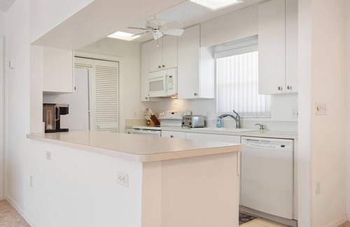 Nokomis Condo | Steps away from private Nokomis Beach!