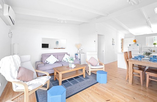 Apollo Bay House | Steps away from the beach, walking distance to major attractions