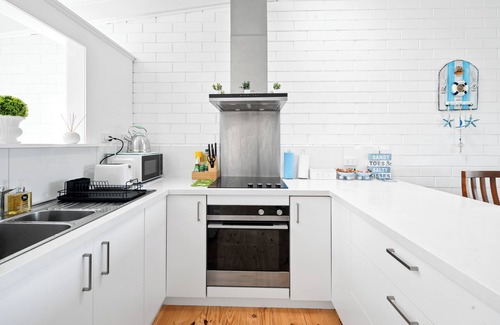 Apollo Bay House | Steps away from the beach, walking distance to major attractions