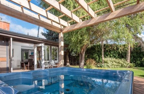 Vernon House | Steps away from the Turquoise Waters of Kalamalka Lake
