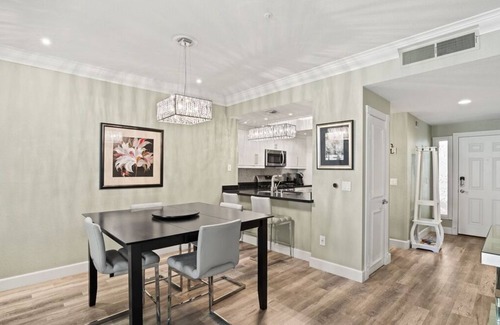 Las Vegas Condo | Steps away from The Fabulous Las Vegas Strip- Sleeps 6, Pool 30 night minimum!