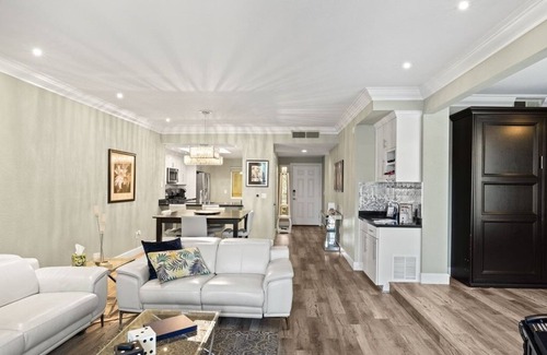Las Vegas Condo | Steps away from The Fabulous Las Vegas Strip- Sleeps 6, Pool 30 night minimum!