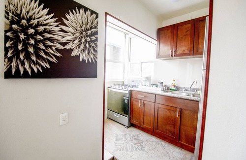 Costa Apartment | Steps from beach chic & modern1BD apt