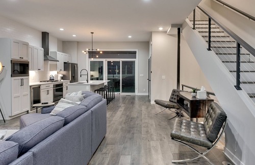 Dahlman House | Steps from Downtown Omaha! Rooftop firepit & luxury accommodations