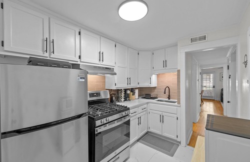 Kansas City Apartment | Steps from KU MED: Renovated Haven Perfect for Long Stay