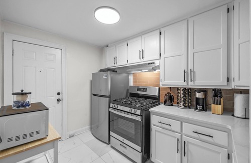 Kansas City Apartment | Steps from KU MED: Renovated Haven Perfect for Long Stay