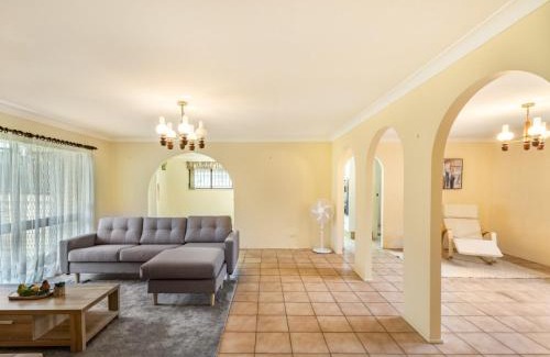 Robertson House | Steps from Mall Super Convenient 3BR Cozy House