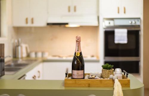 Robertson House | Steps from Mall Super Convenient 3BR Cozy House