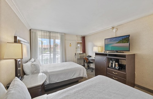 Laguna Beach Hotel | Steps from the best beaches, shops, restaurants $62
