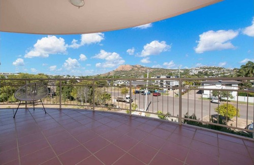 North Ward Apartment | Steps from The Strand 2BR & 2BA Riviera Retreat, Pool & Castle Hill Views