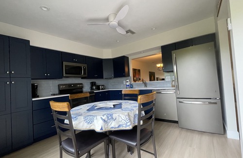 Siesta Key Condo | Steps to 2025 #1 rated Beach in USA Spacious2+2Condo,pool,garageTranquil Setting