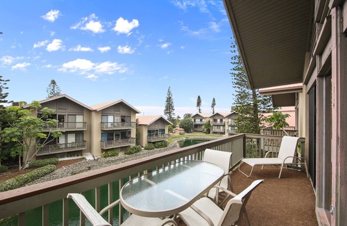 Siesta Key Condo | Steps to 2025 #1 rated Beach in USA Spacious2+2Condo,pool,garageTranquil Setting