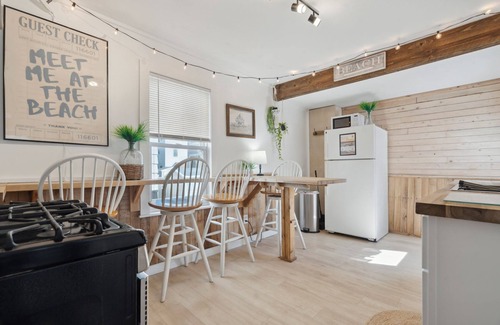 Hampton House | Steps to Beach | AC | Updated Kitchen |Pat's Porch