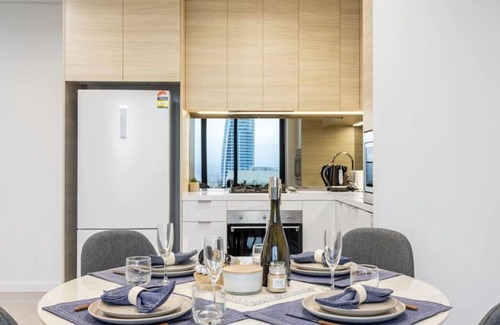 Surfers Paradise Apartment | Steps to beach and cafes w/Pool Gym & Sona Room