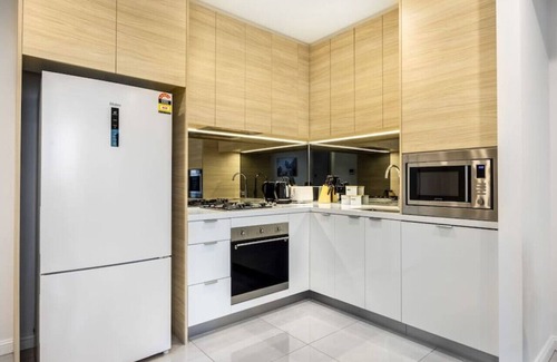 Surfers Paradise Apartment | Steps to beach and cafes w/Pool Gym & Sona Room