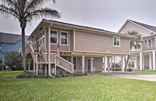 Pirates Beach House | Steps to Beach Home with Deck in Galveston!