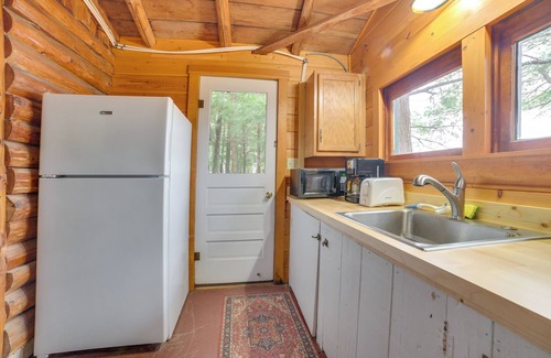 Levering Cottage | Steps to Beach: Lake Cabin Retreat in Levering!