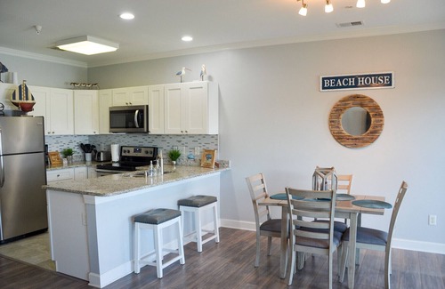 Tybee Island Condo | Steps to beach, restaurants, shops & pier ~ updated ~ large deck ~ fully stocked