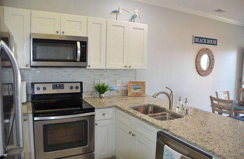 Tybee Island Condo | Steps to beach, restaurants, shops & pier ~ updated ~ large deck ~ fully stocked