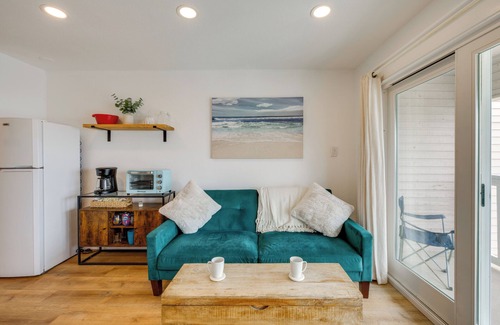 North Beach Condo | Steps to Beach: Corpus Christi Condo w/Balcony