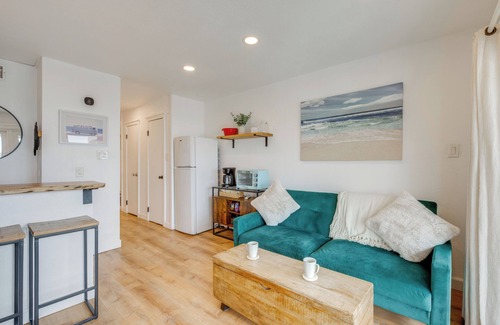 North Beach Condo | Steps to Beach: Corpus Christi Condo w/Balcony