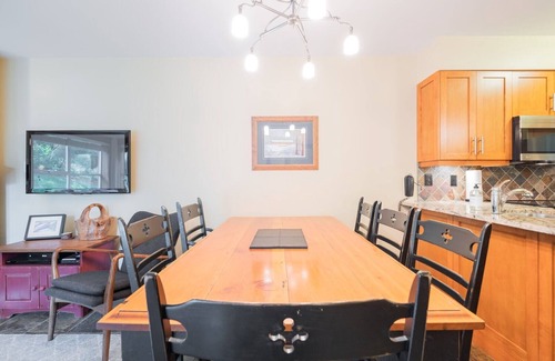 Upper Village Condo | Steps to Blackcomb | Free Parking | Hot tub