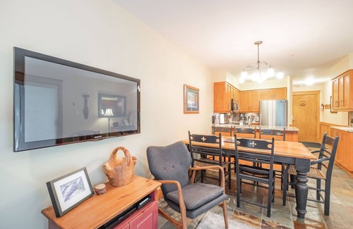 Upper Village Condo | Steps to Blackcomb | Free Parking | Hot tub