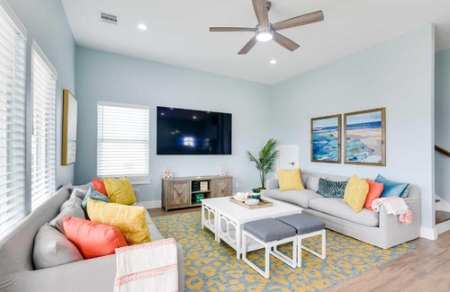 Acapulco Village House | Steps to Coast Gorgeous Beach House in Galveston