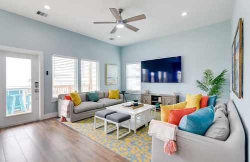 Acapulco Village House | Steps to Coast Gorgeous Beach House in Galveston