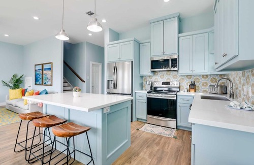 Acapulco Village House | Steps to Coast Gorgeous Beach House in Galveston