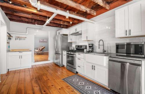 Dennis House | Steps to Dining Less than 1 mile to Bayside Beaches
