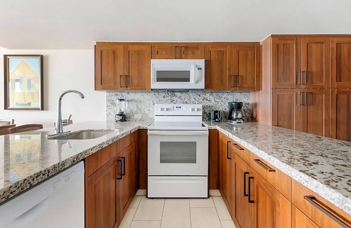 Simpson Bay Hotel | Steps to Kim Sha Beach! Full Kitchen, Free Parking, Outdoor Swimming Pool!
