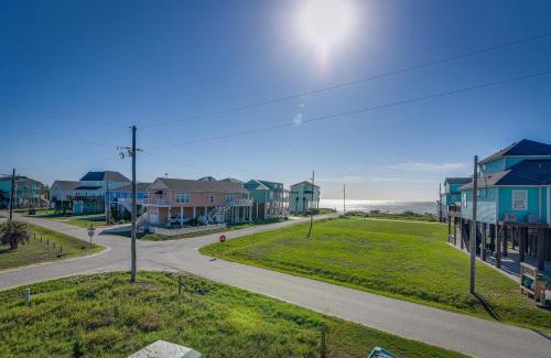Port Bolivar House | Steps to Ocean Home with Deck in Crystal Beach!