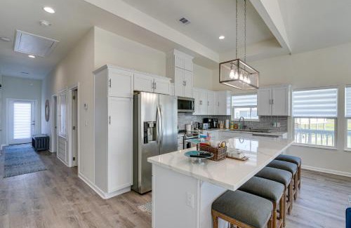 Port Bolivar House | Steps to Ocean Home with Deck in Crystal Beach!