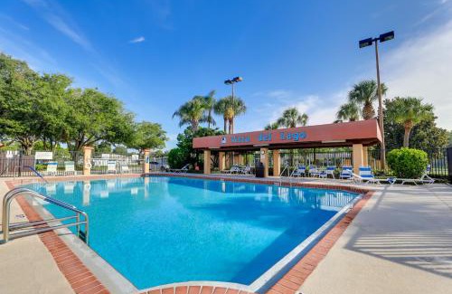 Vista del Lago House | Steps to Pool Winter Garden House with Lanai!