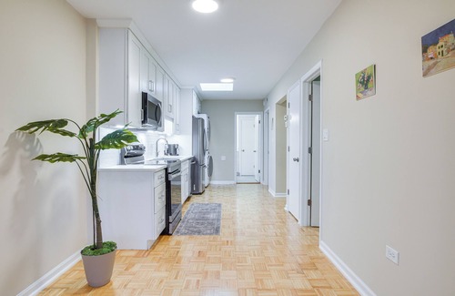 Chicago Apartment | Steps to Shops & Eats: Apt in Portage Park!