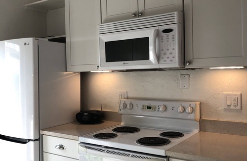 Siesta Key Apartment | Steps to Siesta Key BEACH! Pool, Tennis Court, Shuffle Board, Basketball!