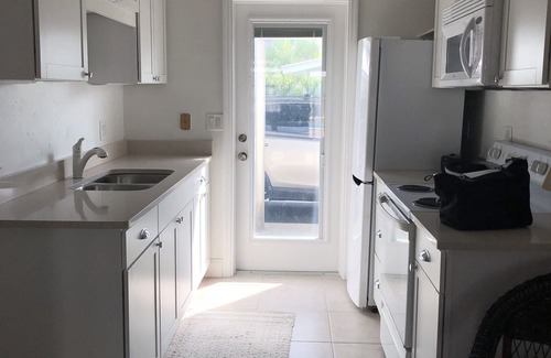 Siesta Key Apartment | Steps to Siesta Key BEACH! Pool, Tennis Court, Shuffle Board, Basketball!