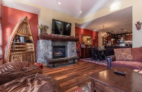 Mammoth Lakes House | STEPS to Slopes, Huge Cabin Perfect for Families