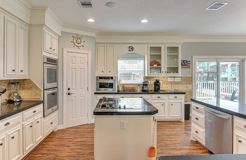 Surfside Beach House | Steps to Surfside Beach: Large Group Gulf Retreat