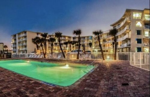 Bostwick Park Apartment | Steps to the Beach !
